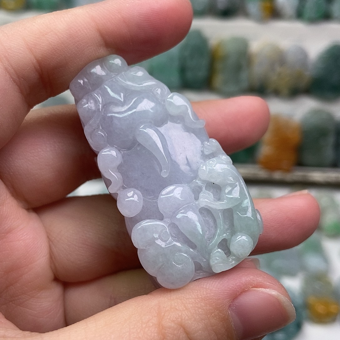 翡翠未镶嵌吊坠(赠链)