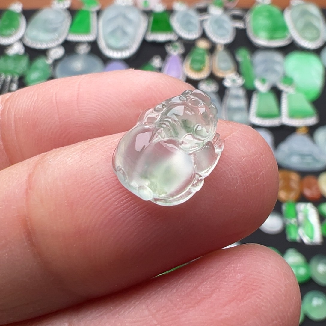 翡翠颈饰未镶嵌貔貅10.7