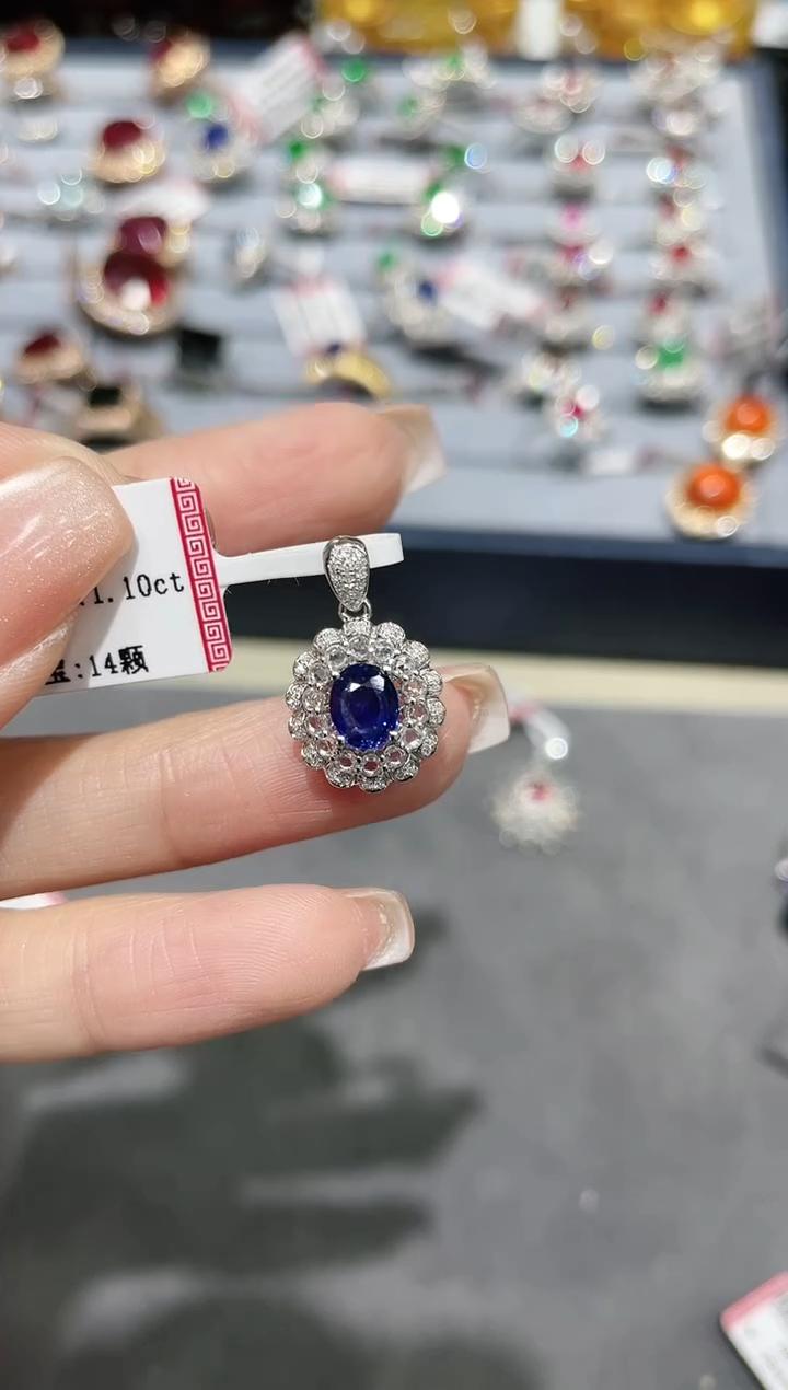 18K金镶嵌蓝宝石吊坠