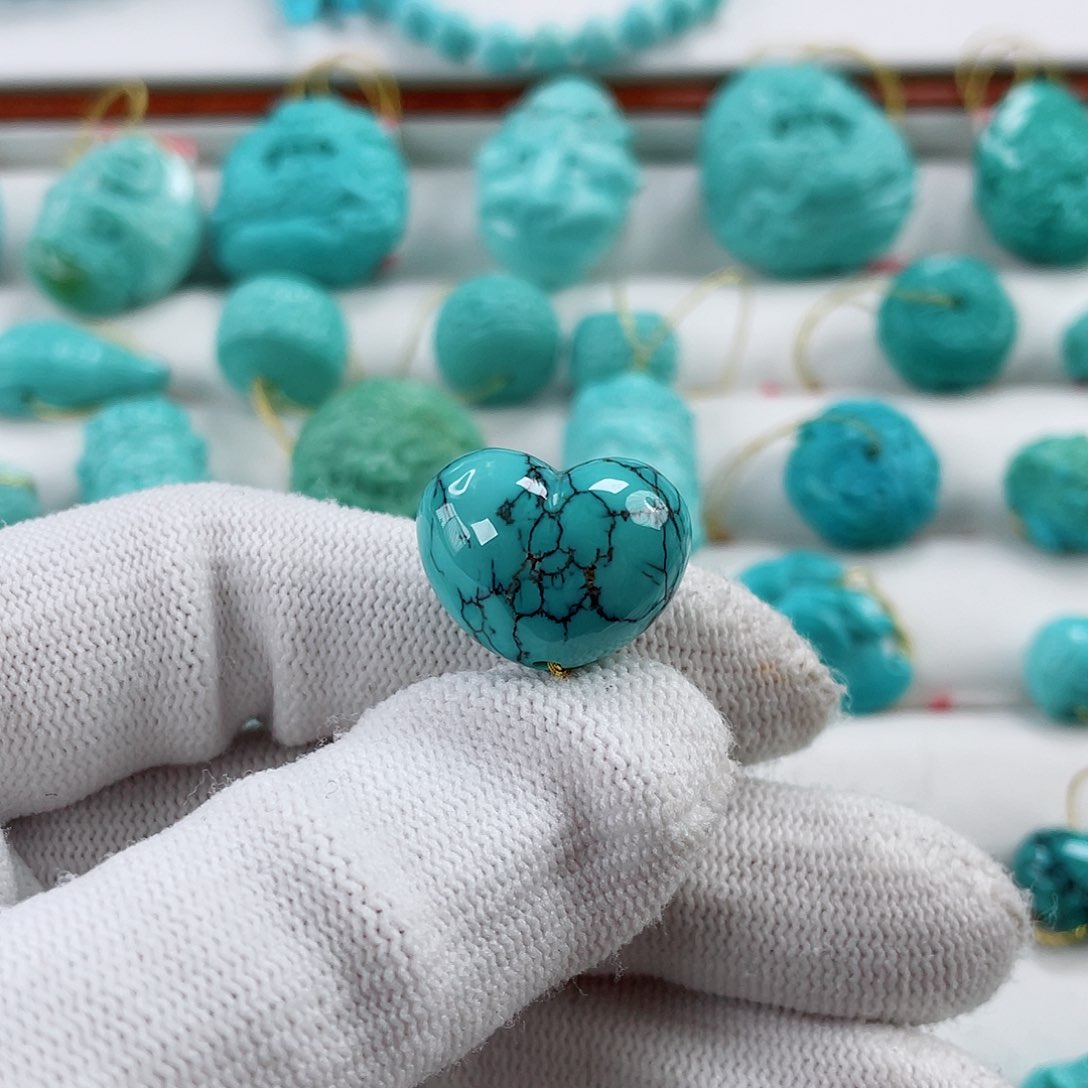 绿松石车挂18K金镶嵌