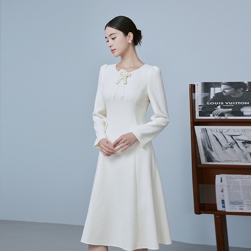 MOJO.S.PHINE2025年新款温婉气质白山茶花连衣裙-MOGB02WOP035W41