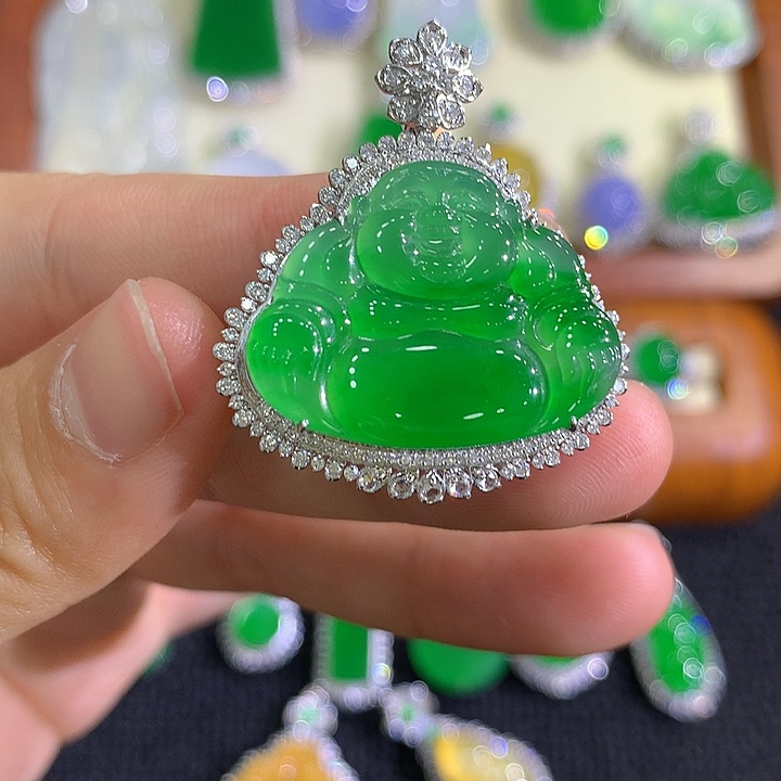 翡翠18K金镶嵌颈饰