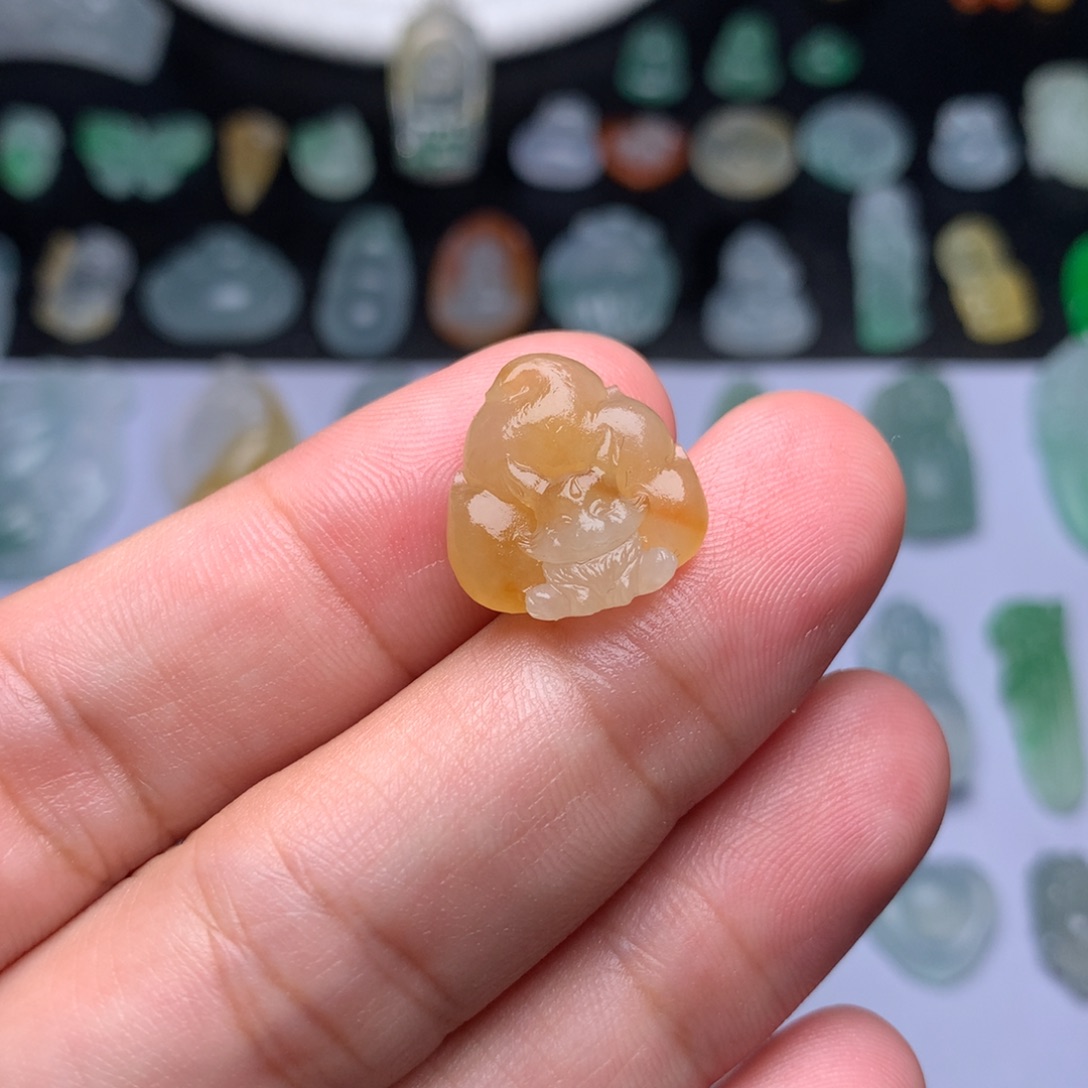 定制翡翠未镶嵌九尾狐