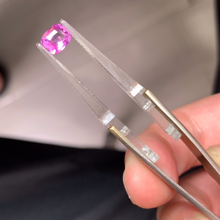 蓝宝石裸石未镶嵌燃*