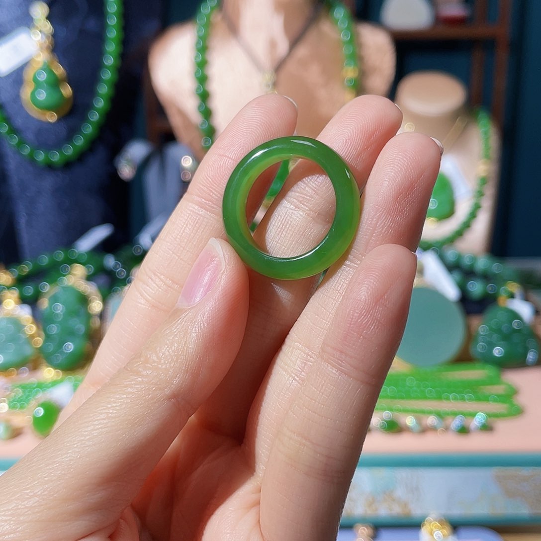 和田玉（碧玉）未镶嵌颈饰