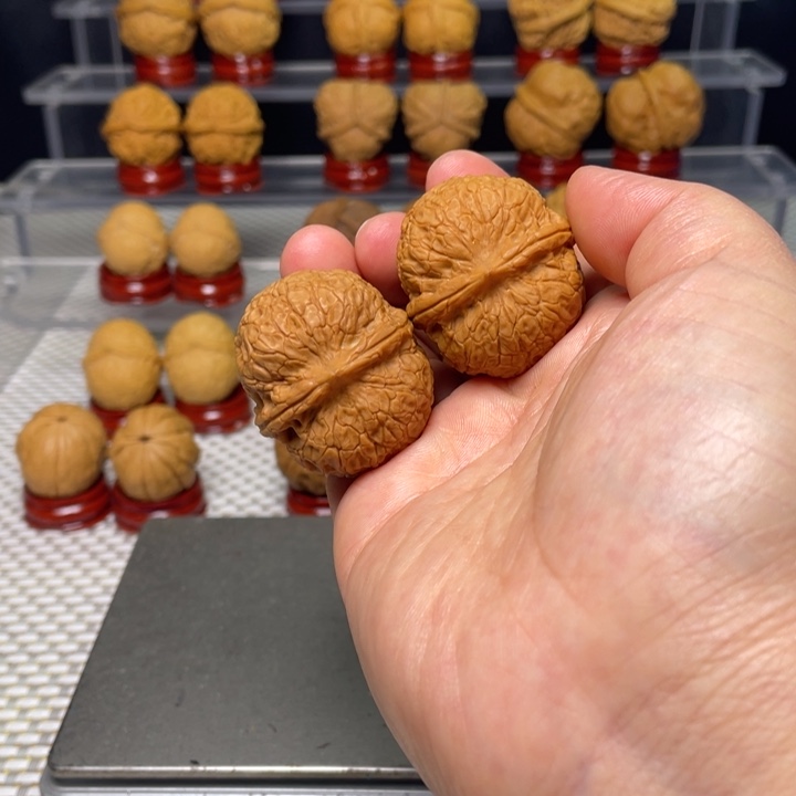 文玩核桃把件4金钱蟒元宝