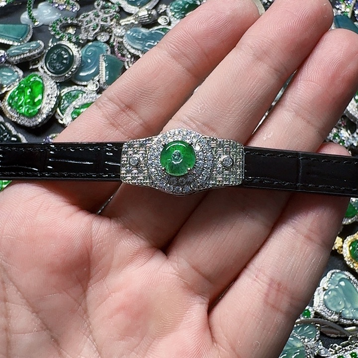 翡翠颈饰未镶嵌天然A货翡翠放漏