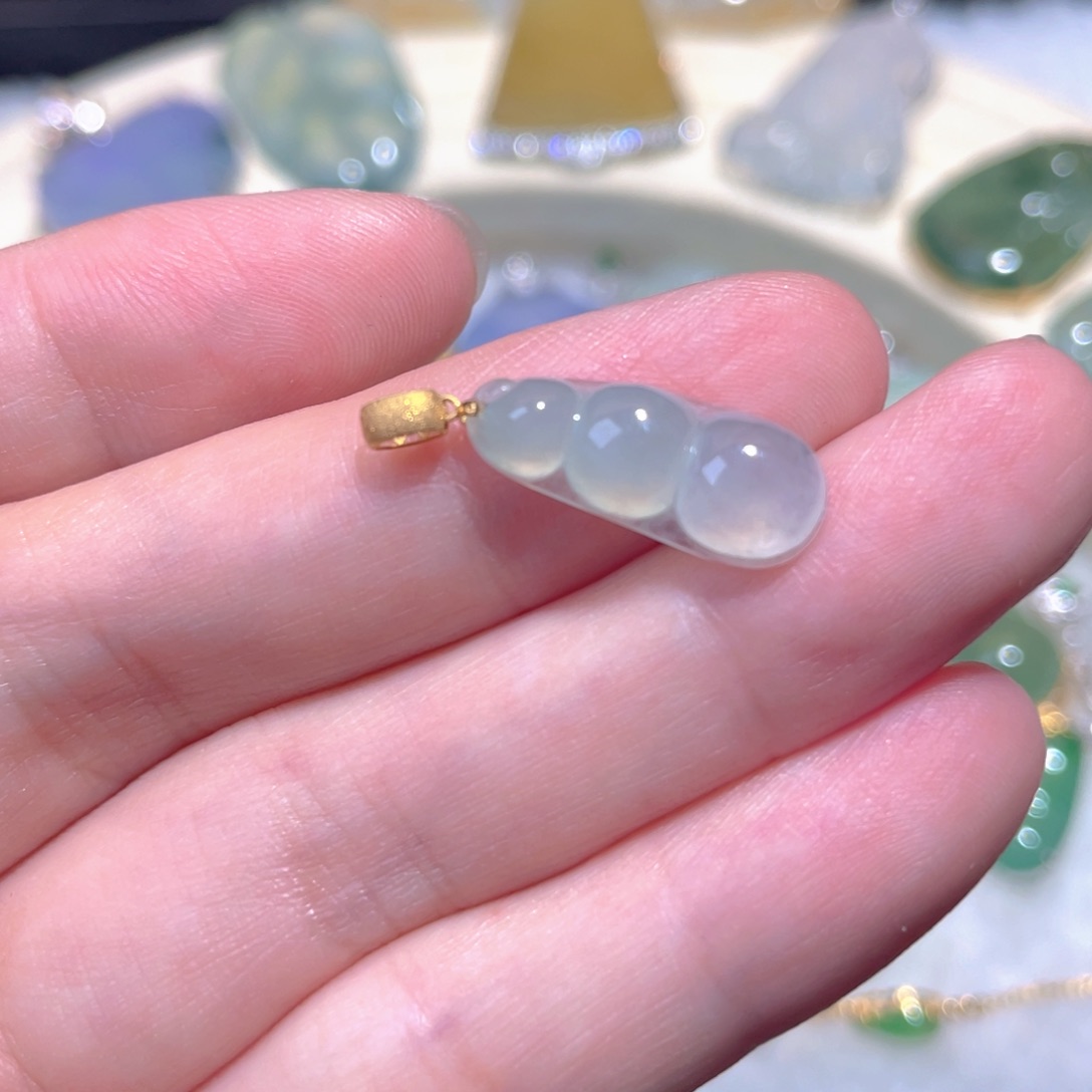 翡翠18K金镶嵌颈饰翡翠