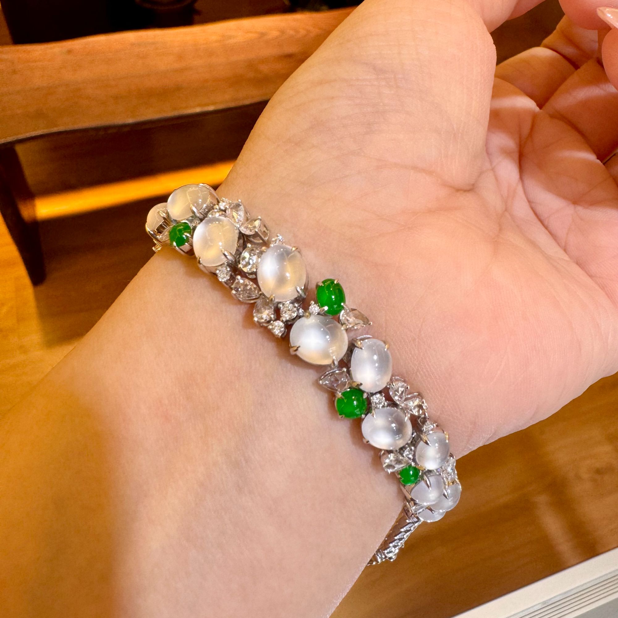 哈妮珠宝 天然缅甸A货翡翠18k金镶嵌高冰蛋面豪镶手链