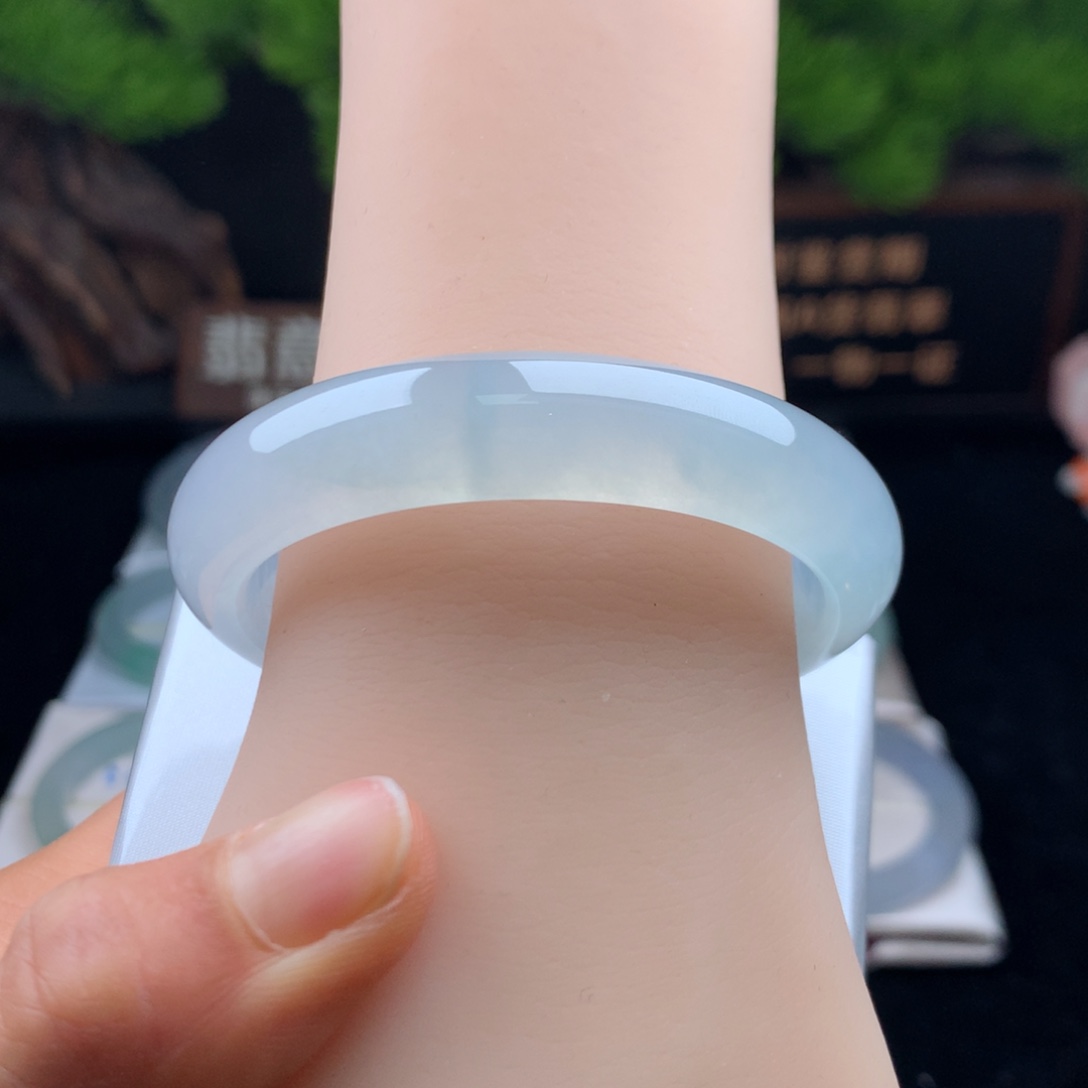 翡翠手镯未镶嵌手镯