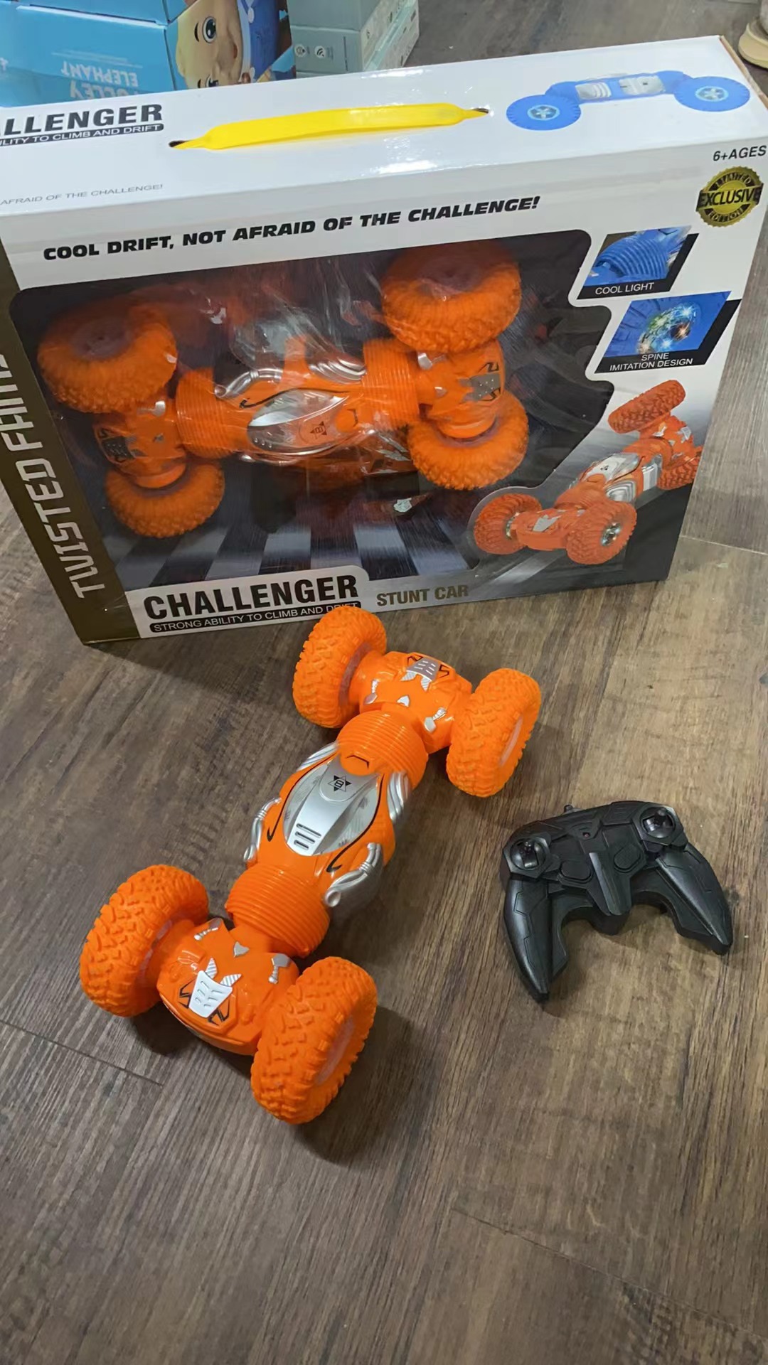 遥控扭变车  充电款【 直播间样品 不含电池 】 玩具  裸装