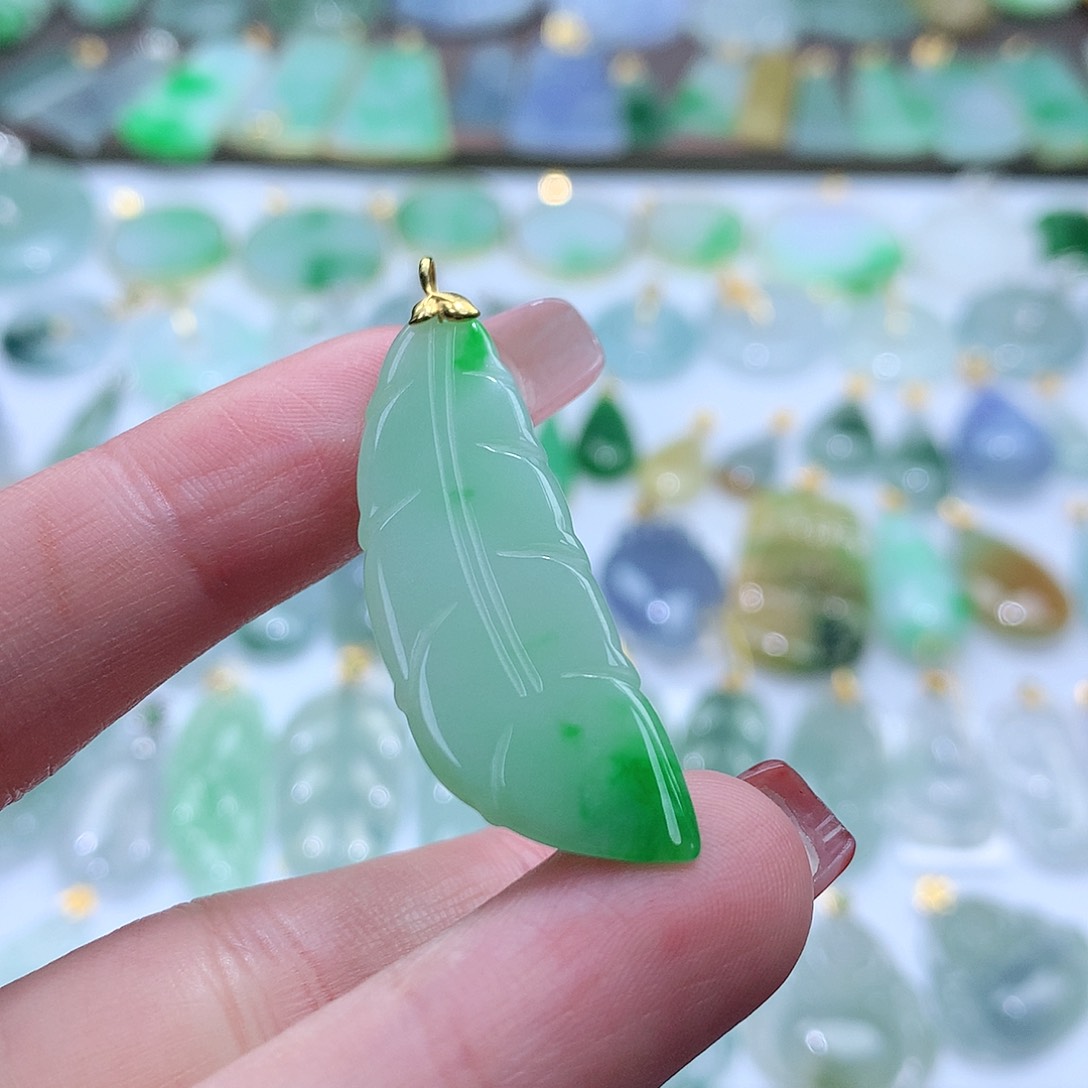 翡翠颈饰未镶嵌翡翠