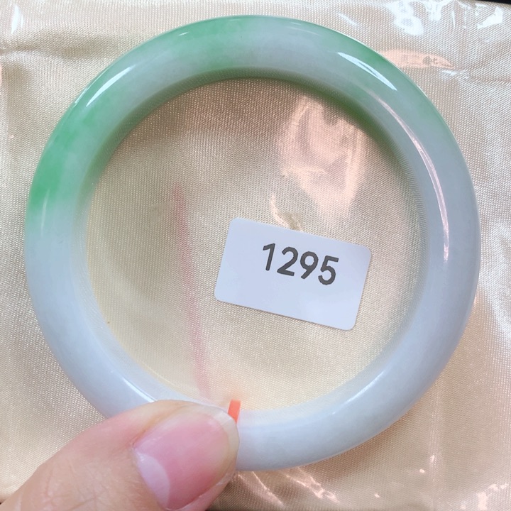 翡翠手镯未镶嵌天然翡翠手镯02