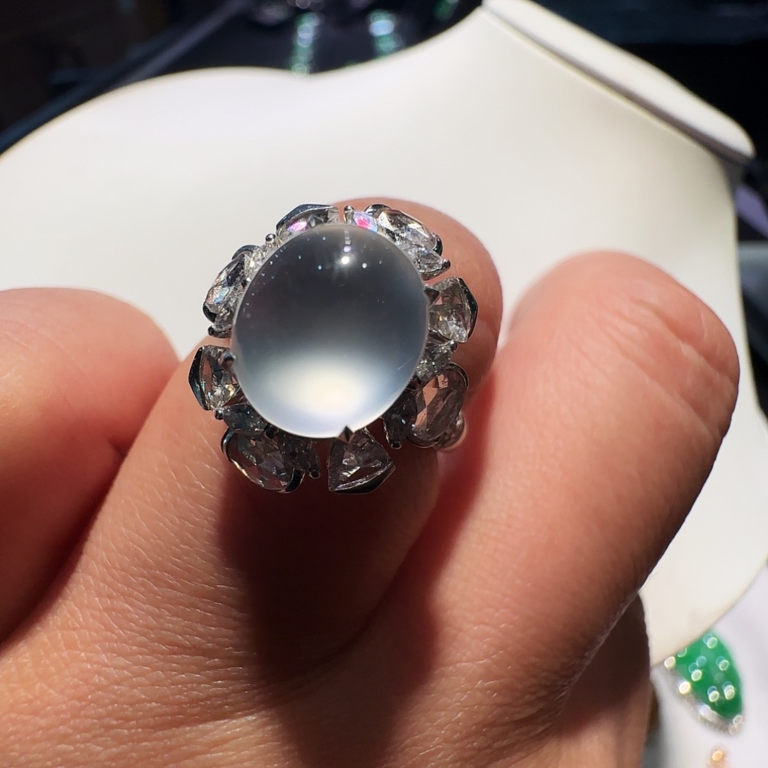 翡翠18K金镶嵌戒指