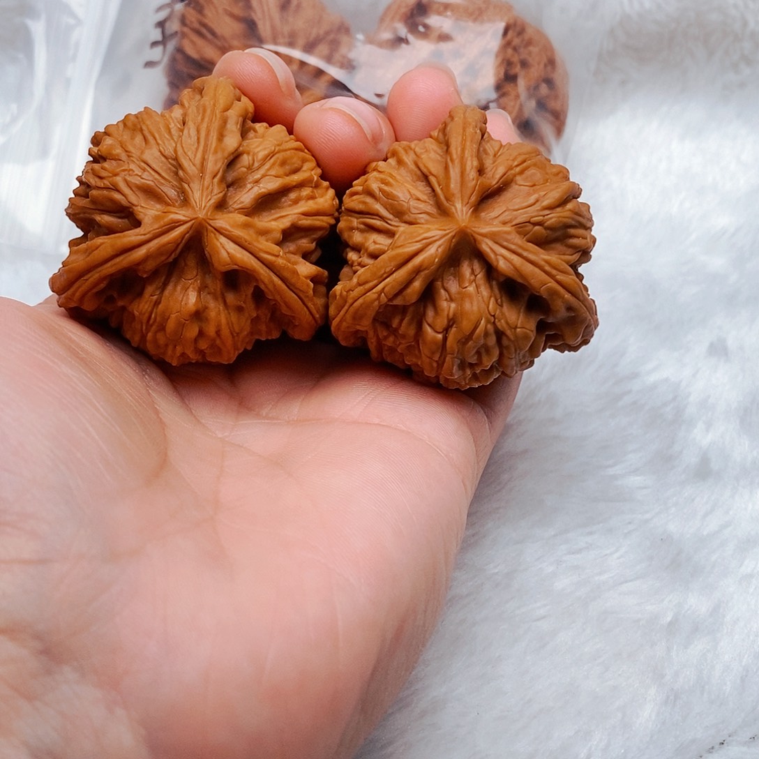 新***了文玩核桃吊坠三棱