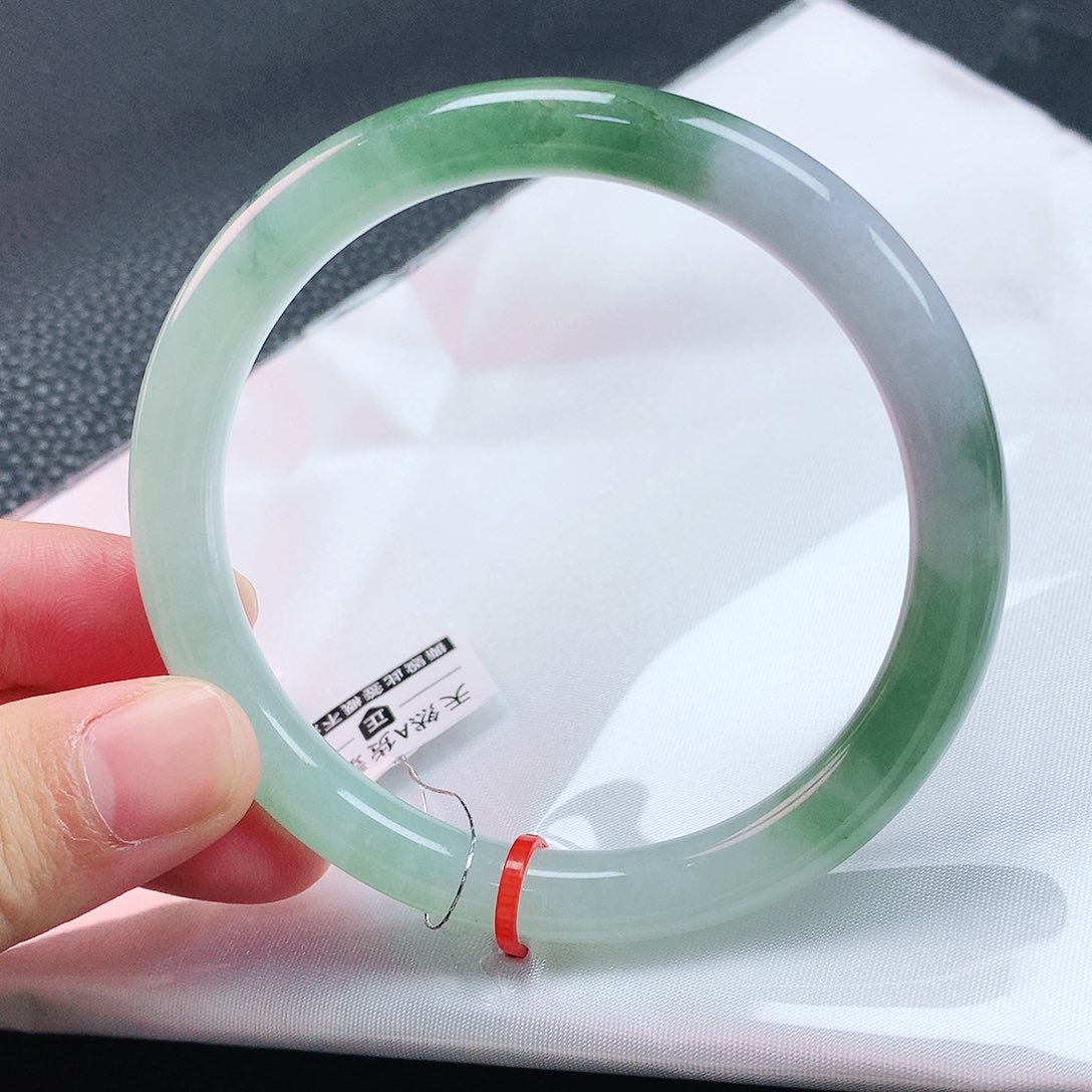 翡翠手镯未镶嵌57圈