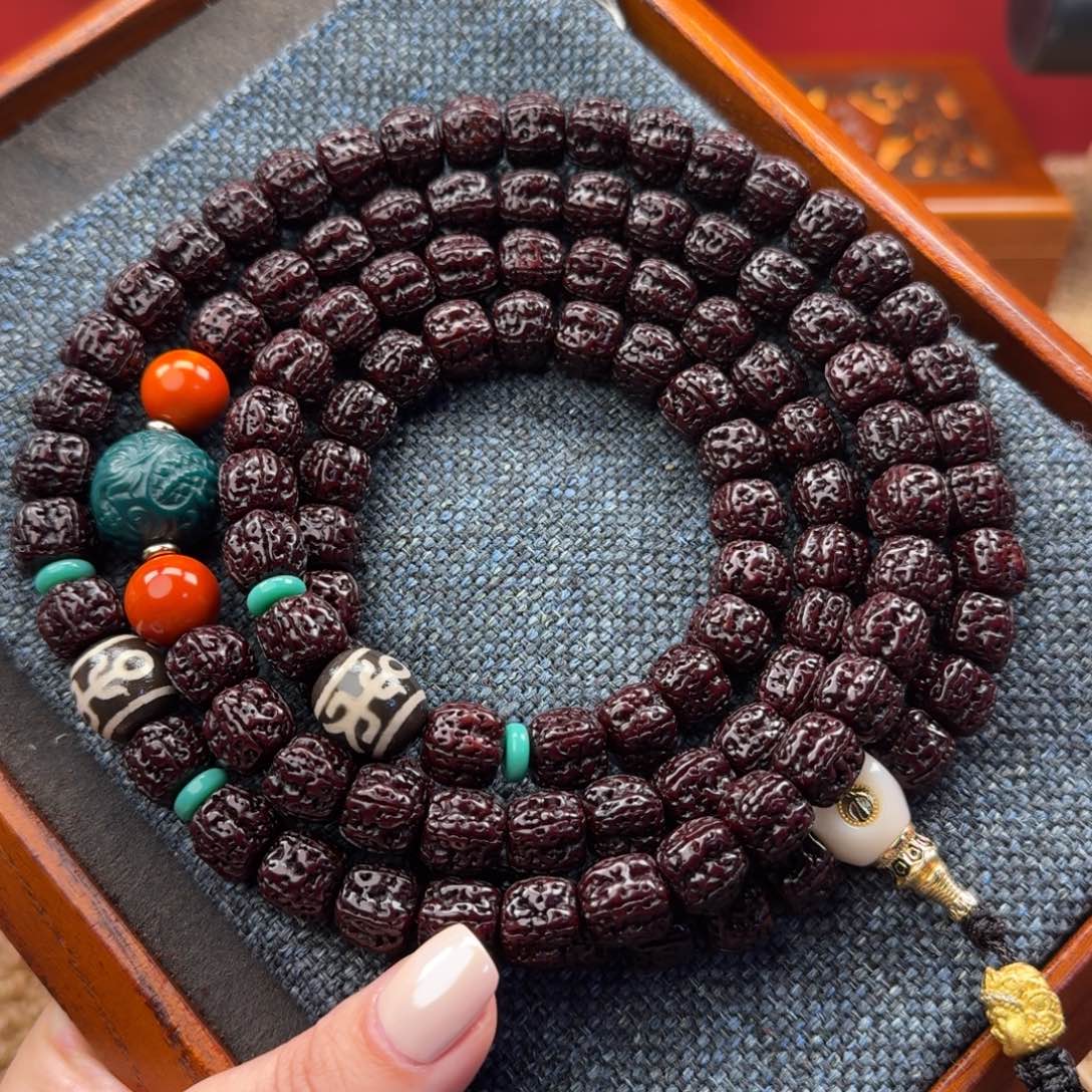 与***争吊坠金刚菩提黑金