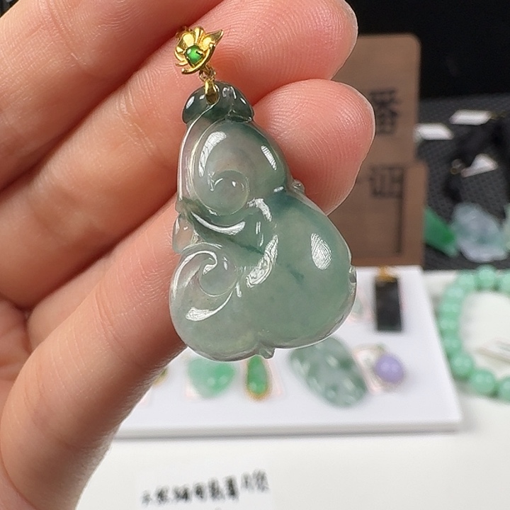 翡翠18K金镶嵌颈饰