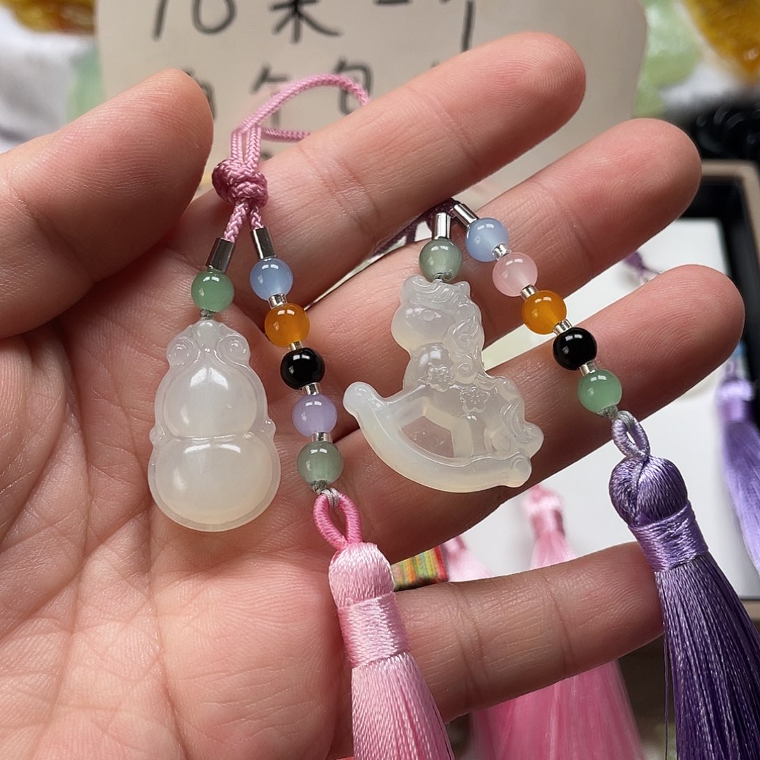 用***0蛇纹石玉未镶嵌颈饰