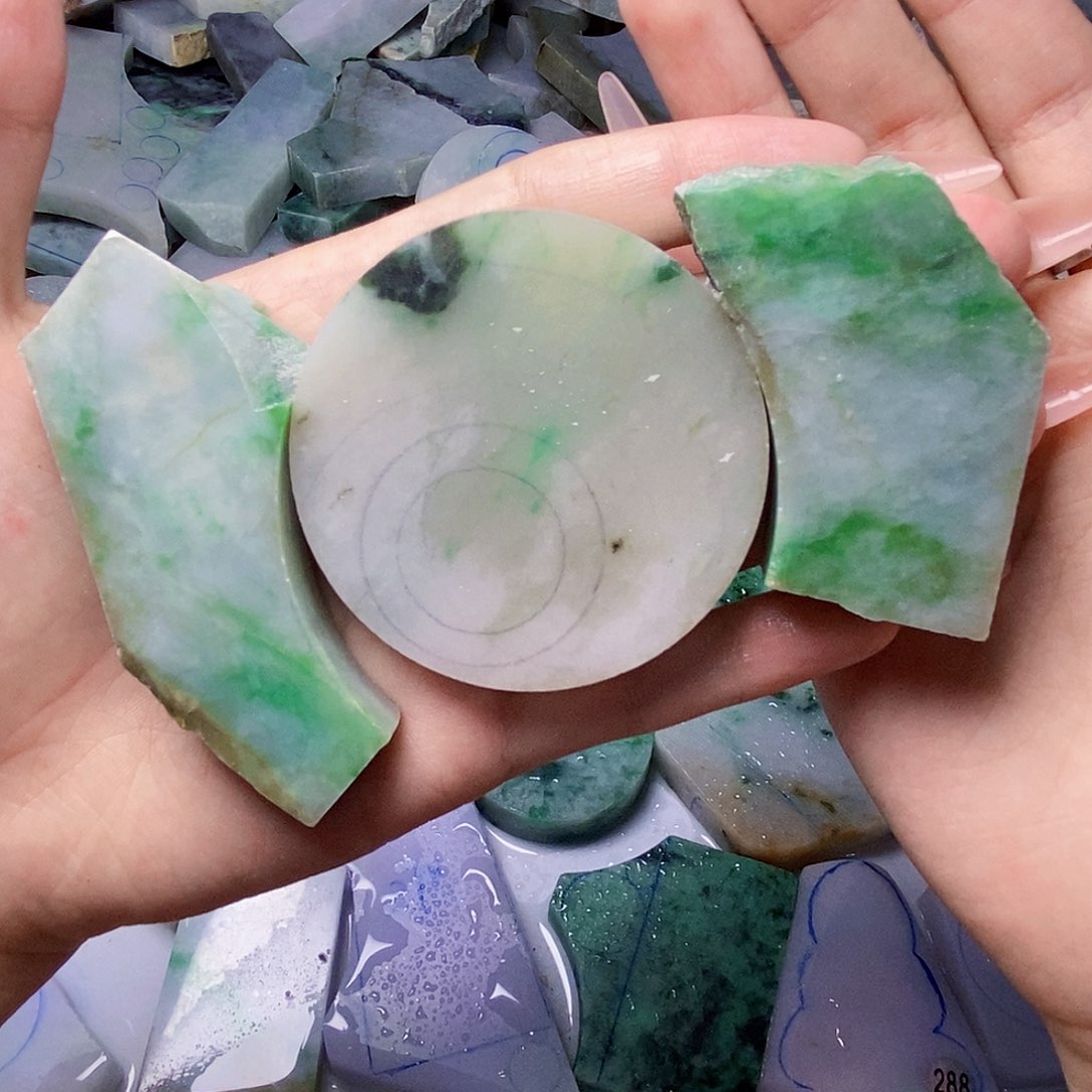 颈饰未镶嵌翡翠阳*苔翡翠