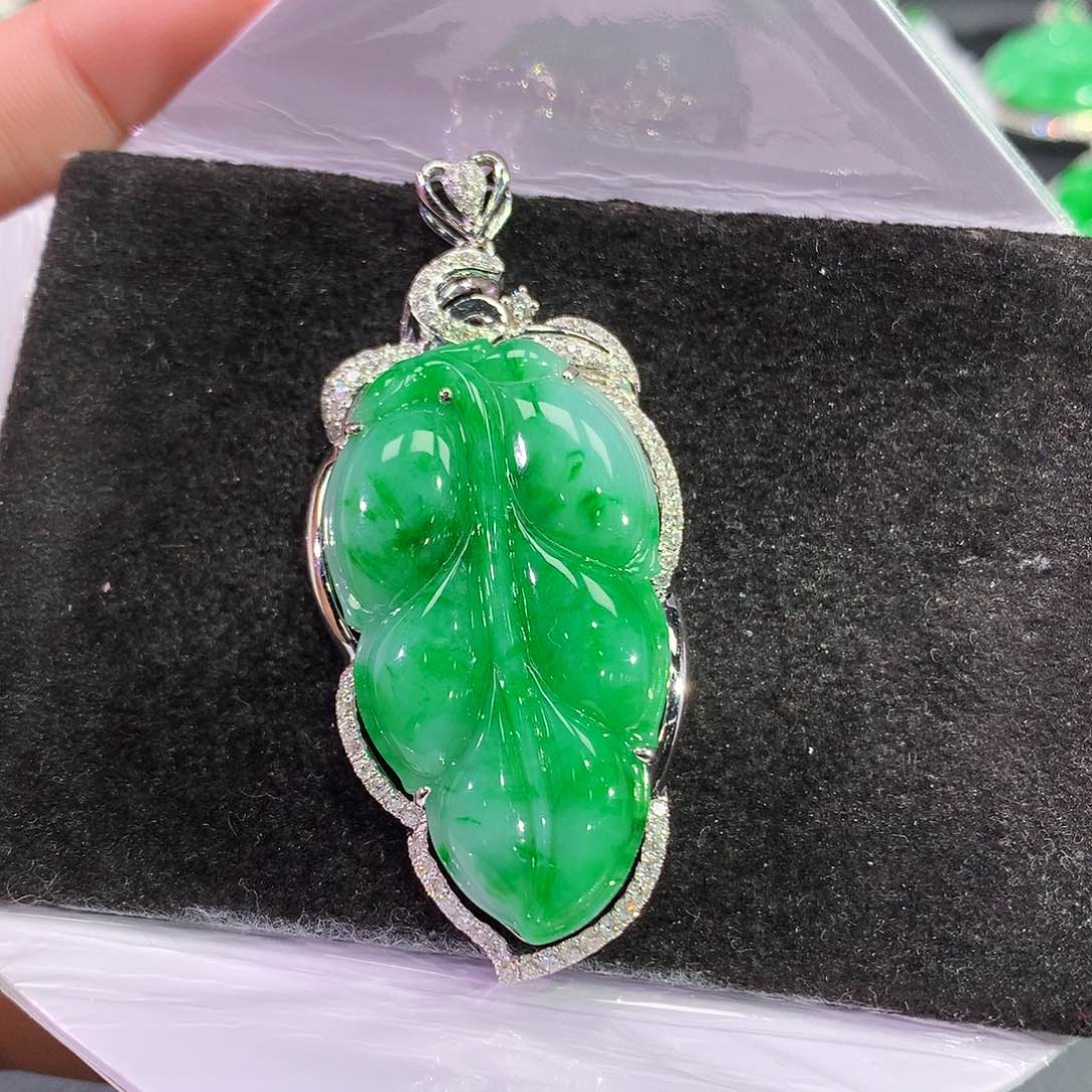 翡翠18K金镶嵌吊坠(赠链)