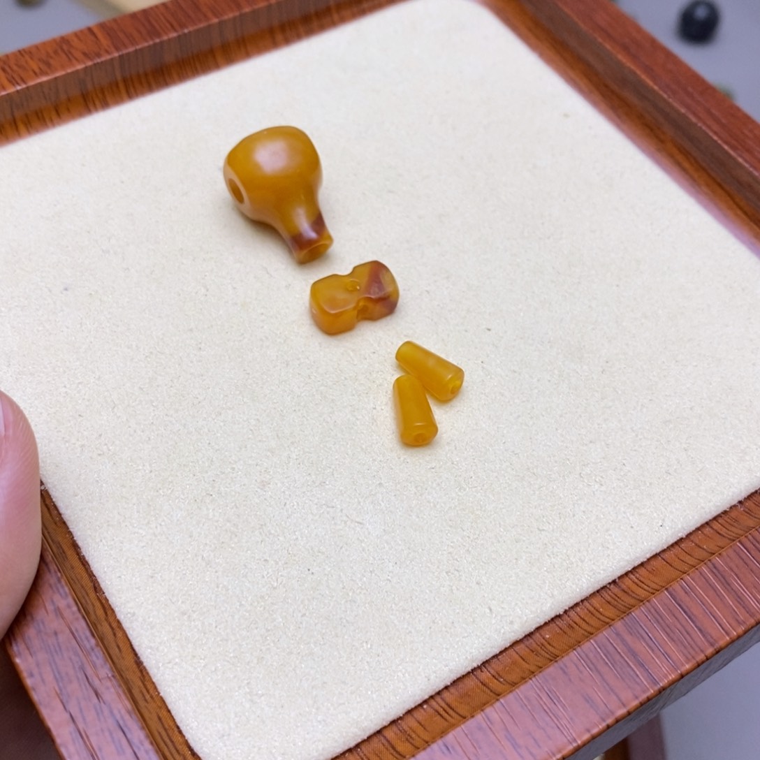 六***六蛇纹石玉未镶嵌配饰