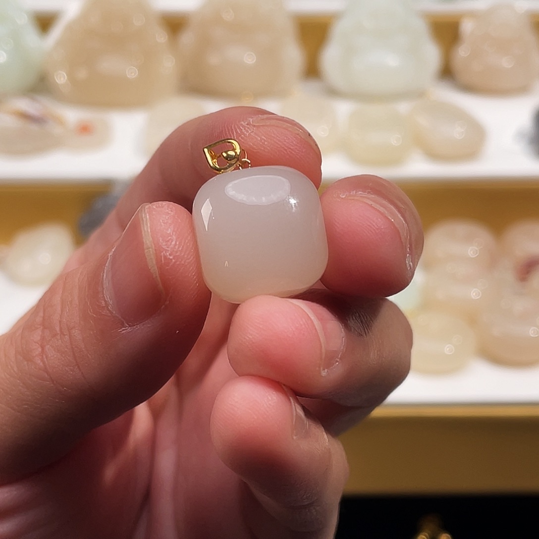 和田玉颈饰未镶嵌温***声