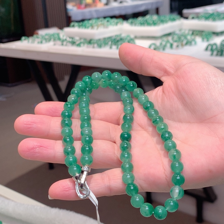 向***.石英质玉未镶嵌手链