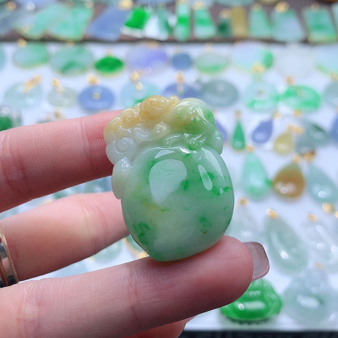 翡翠颈饰未镶嵌翡翠