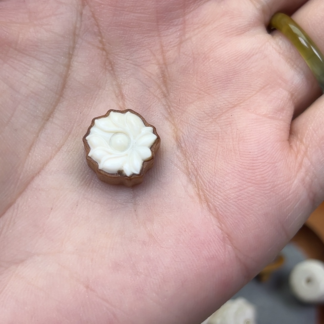 小***高库克吊坠13mm猛犸老山檀花