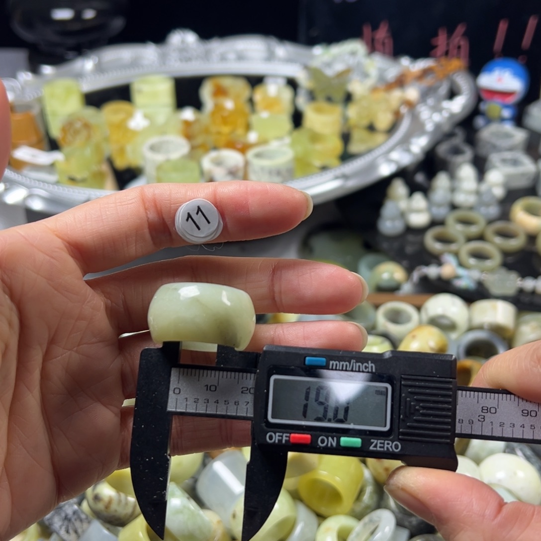 蛇纹石玉未镶嵌戒指