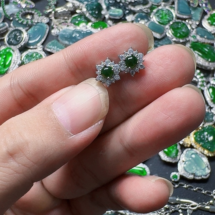 翡翠颈饰未镶嵌天然A货翡翠放漏