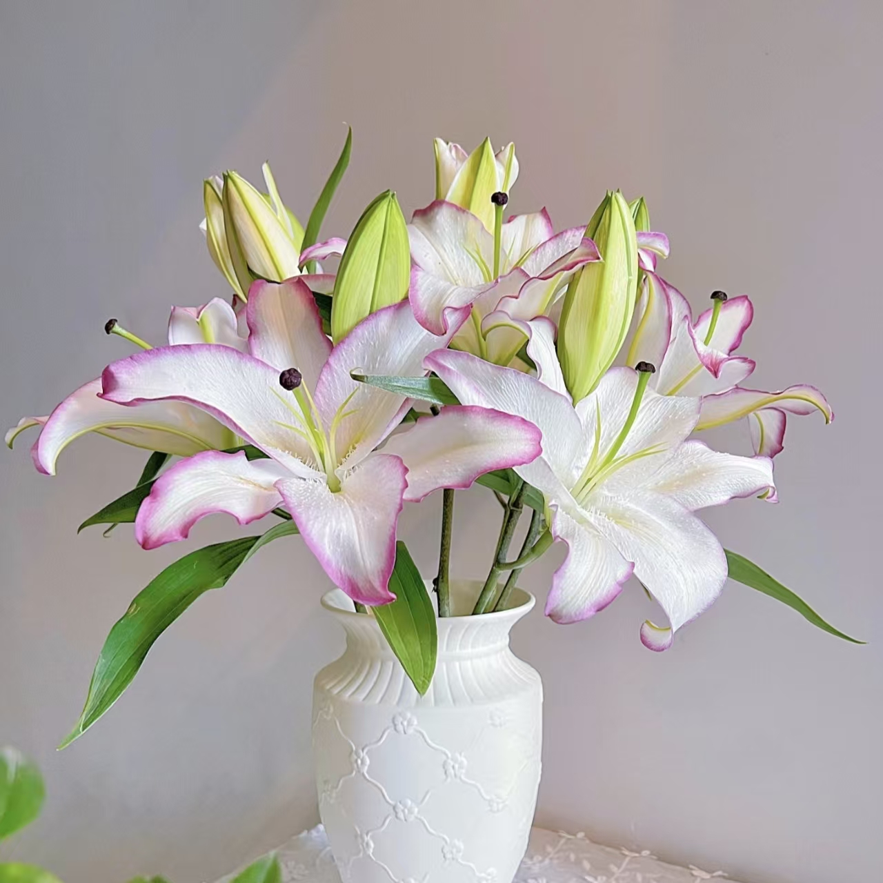 三头唇彩百合云南基地直发香水百合花束水养鲜花家用插花