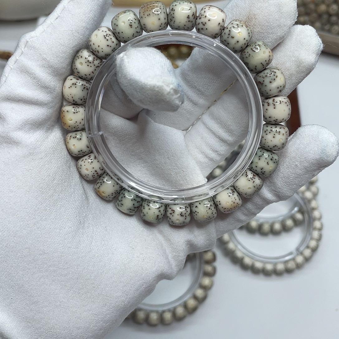 手串星月菩提10×9绿包白通体