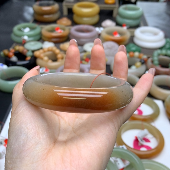 石英质玉手镯未镶嵌