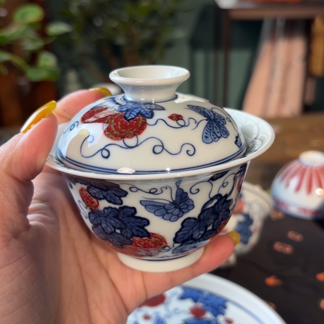 小****馆青花釉里红西瓜盖碗