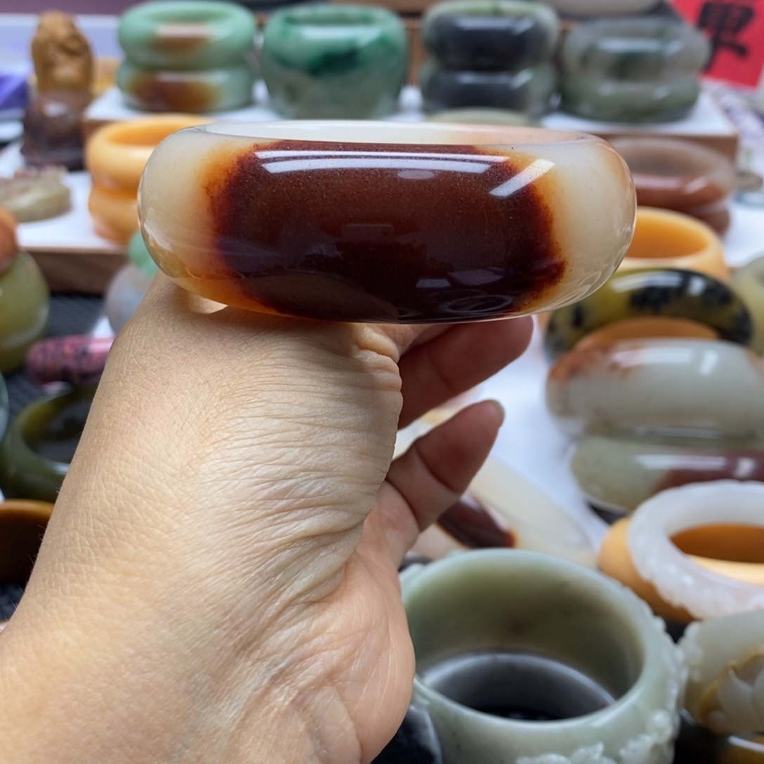 石英岩玉手镯未镶嵌M****）