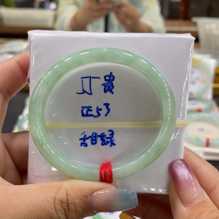 翡翠未镶嵌手镯翡翠