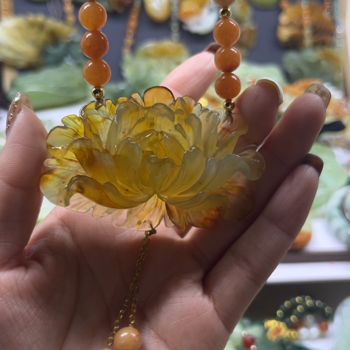 蛇纹石玉未镶嵌颈饰