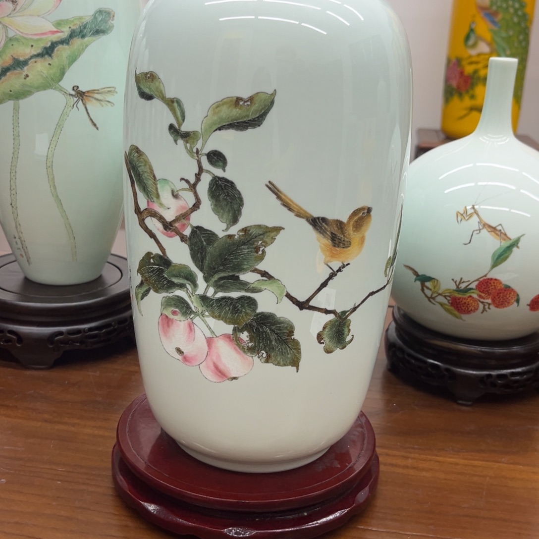 鲁青瓷刻瓷灯笼瓶苹果山鸟