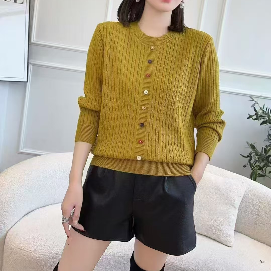［姐妹服饰］[Y彩色扣圆领]休闲时尚宽松舒适洋气打底衫