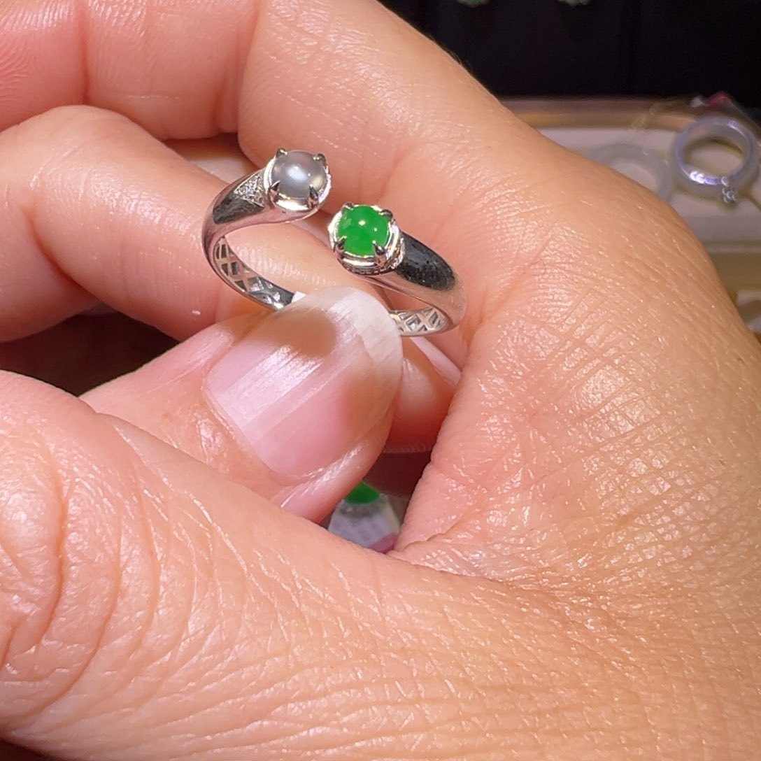 翡翠颈饰18K金镶嵌戒指