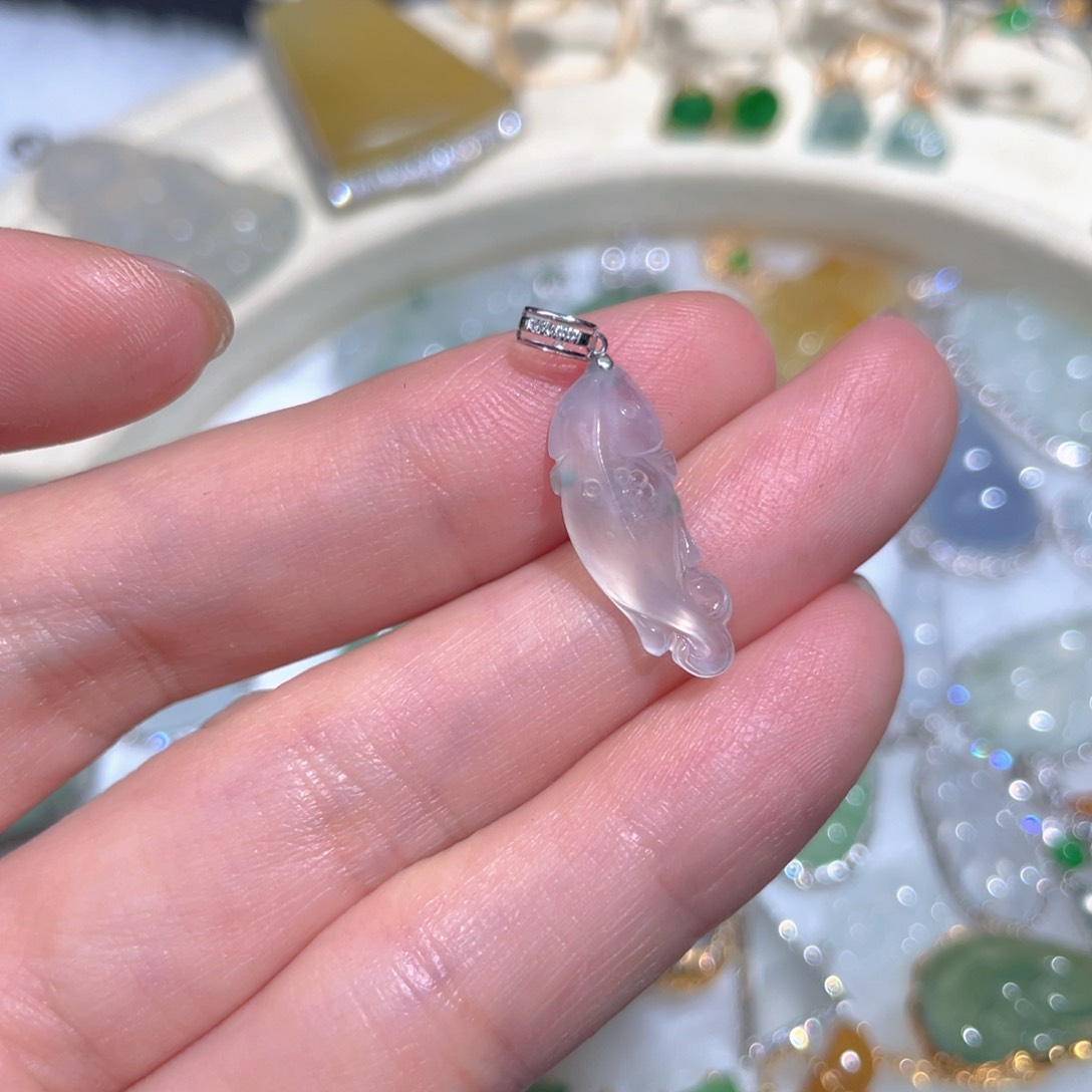 翡翠颈饰18K金镶嵌翡翠