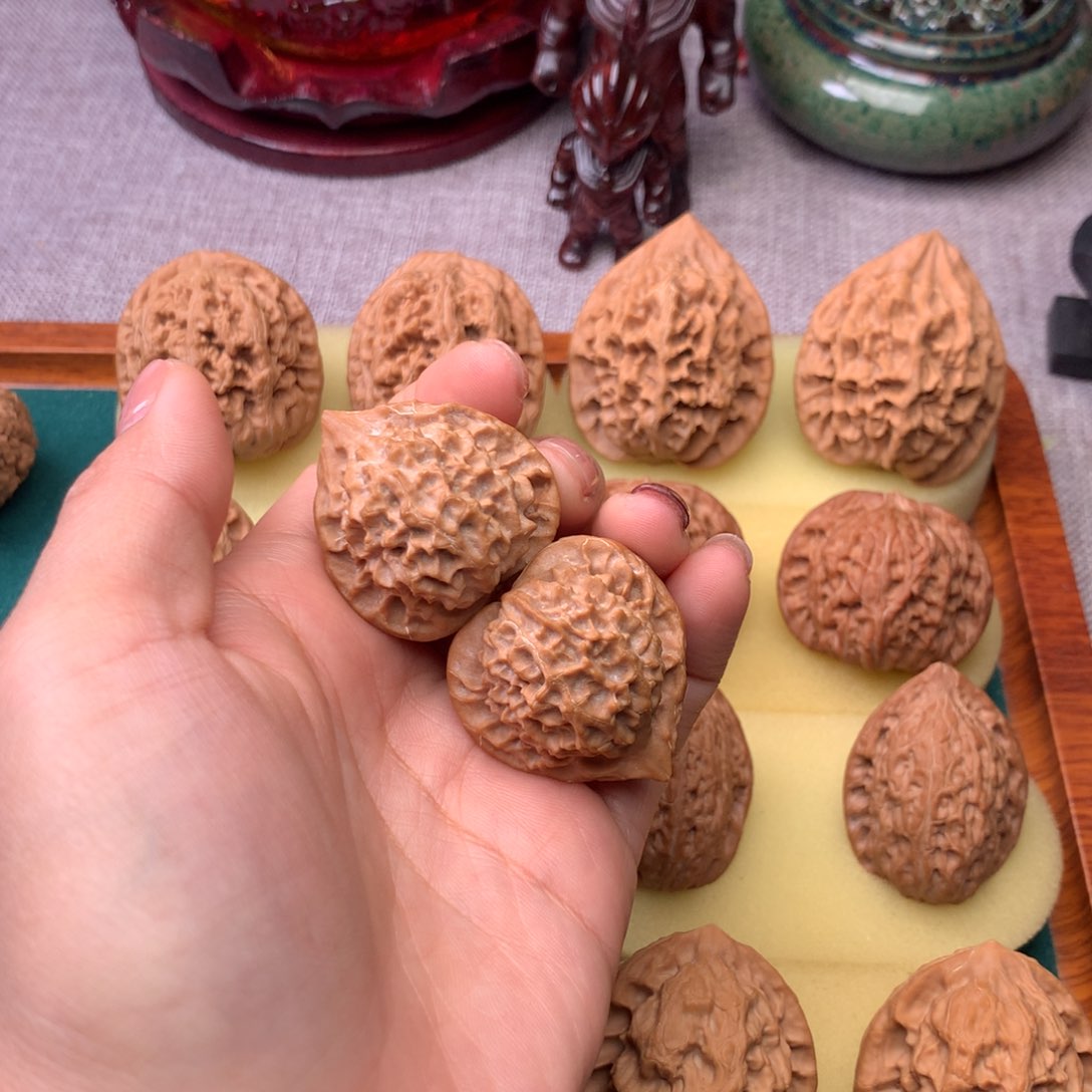 文玩核桃把件珊瑚塔