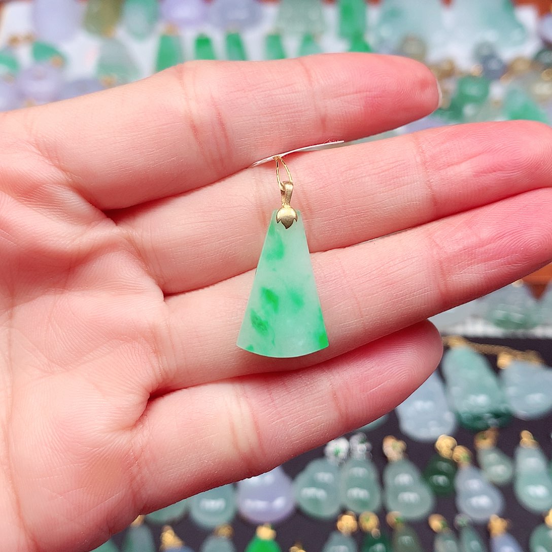 翡翠颈饰18K金镶嵌天然翡翠A货