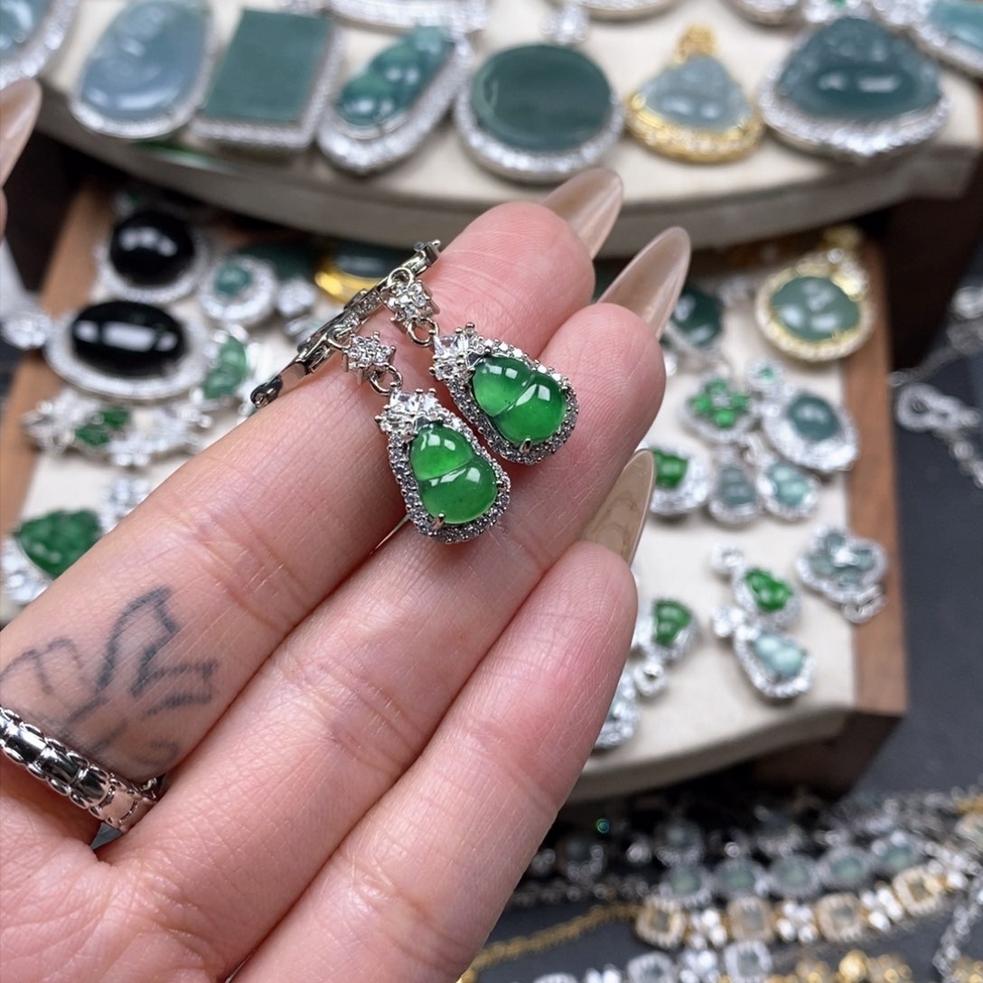 翡翠颈饰未镶嵌翡翠