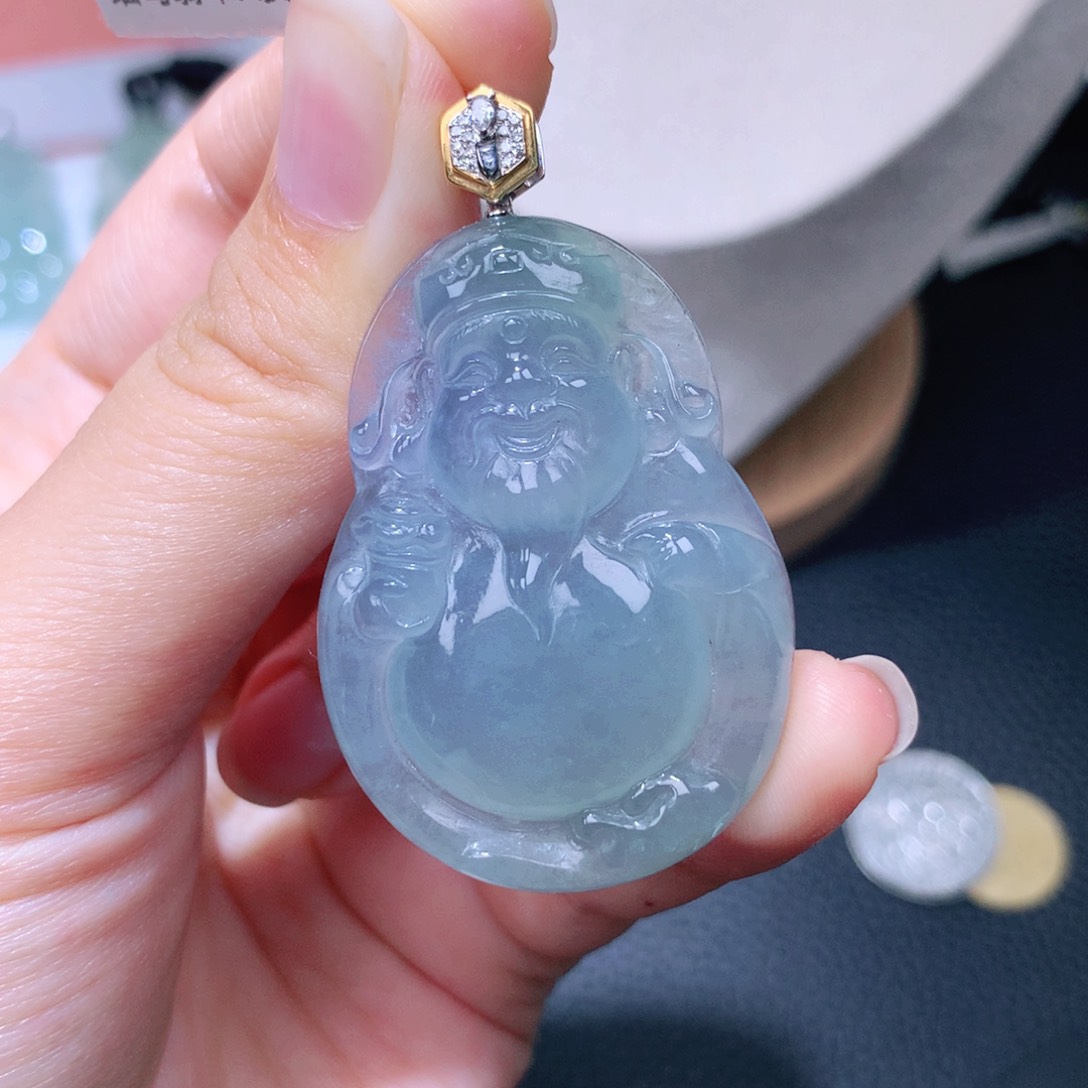 翡翠18K金镶嵌颈饰财神爷