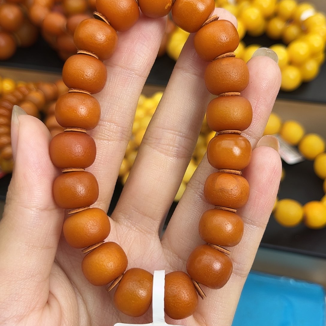未镶嵌颈饰琥珀蜜蜡