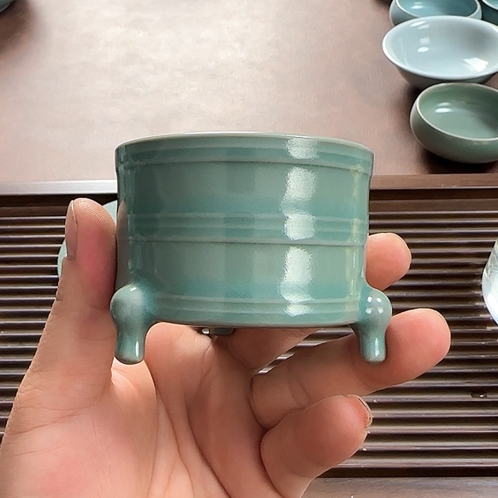 摆件青绿釉三足玄纹杯