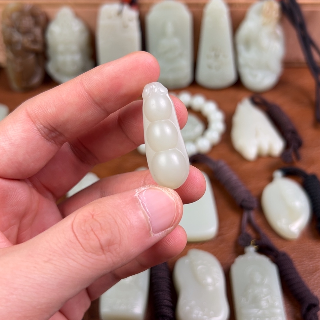 和田玉（青白玉）未镶嵌颈饰